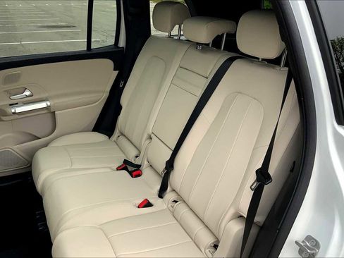 New 2025 Mercedes-Benz GLB 250 4MATIC image 13