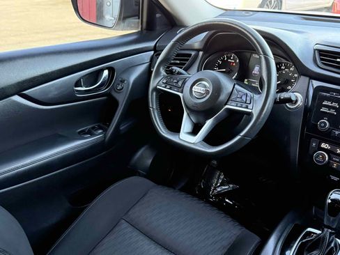 Used 2017 Nissan Rogue SV FWD image 11