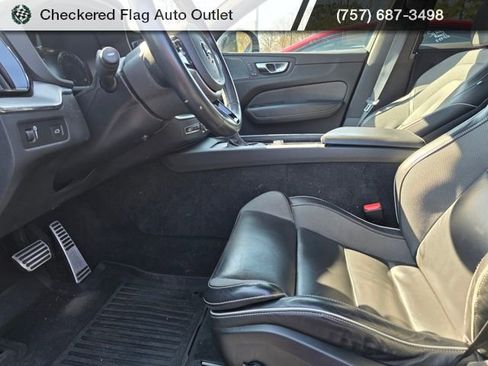 Used 2021 Volvo XC60 T6 R-Design image 9