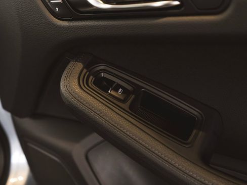 Used 2025 Porsche Macan image 33