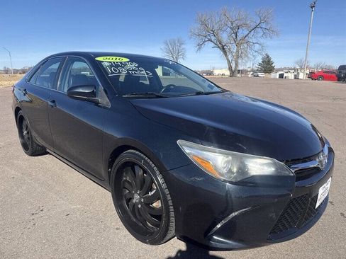 Used 2016 Toyota Camry SE image 11