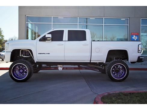 Used 2015 GMC Sierra 2500 Denali w/ Duramax Plus Package image 3