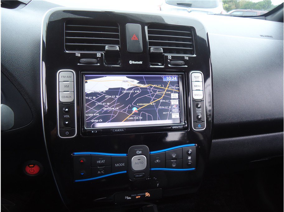 Used 2013 Nissan Leaf SL w/ Premium Pkg FWD image 17