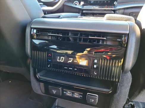 Used 2023 Jeep Wagoneer Series II RWD image 18