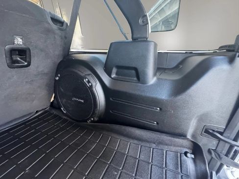 Used 2020 Jeep Wrangler Unlimited Sahara AWD/4WD image 25