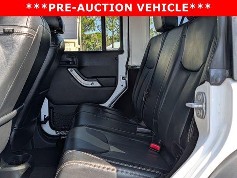 Used 2017 Jeep Wrangler Unlimited Rubicon w/ Connectivity Group image 14