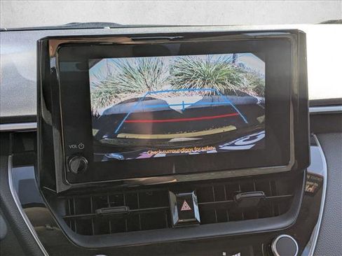 Used 2025 Toyota Corolla LE image 9