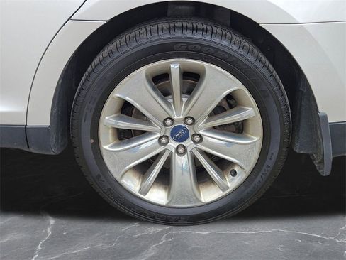 Used 2011 Ford Taurus Limited image 26