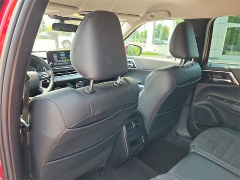 Used 2023 Mitsubishi Outlander SE Black Edition image 30