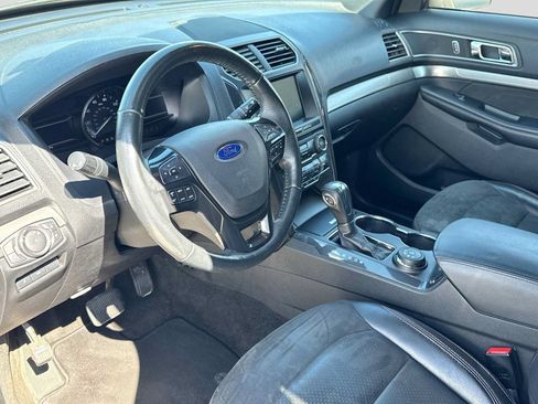Used 2018 Ford Explorer XLT w/ Equipment Group 202A AWD/4WD image 2