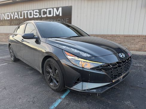 Used 2023 Hyundai Elantra SEL w/ Cargo Package image 7