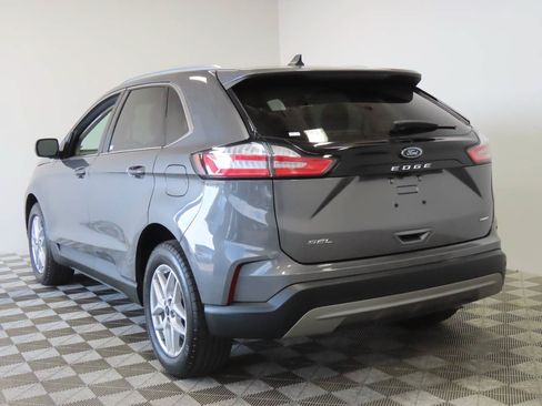 Used 2024 Ford Edge SEL w/ Convenience Package AWD/4WD image 3