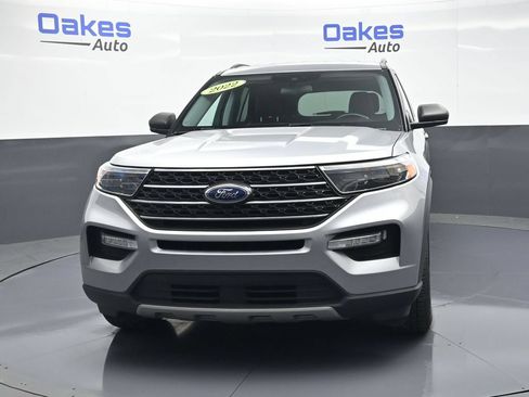 Used 2022 Ford Explorer XLT w/ Equipment Group 202A AWD/4WD image 4