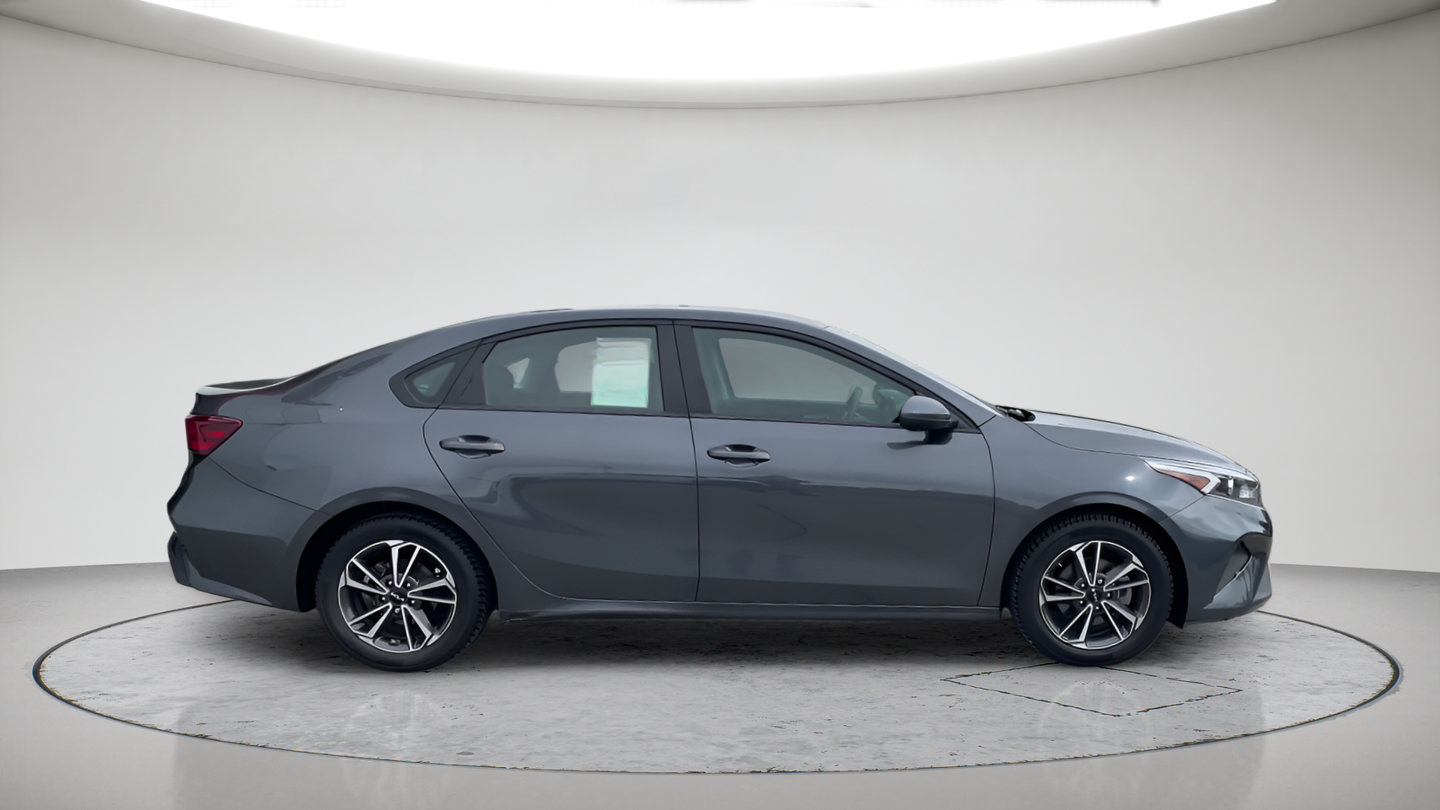 Used 2022 Kia Forte LXS FWD image 5