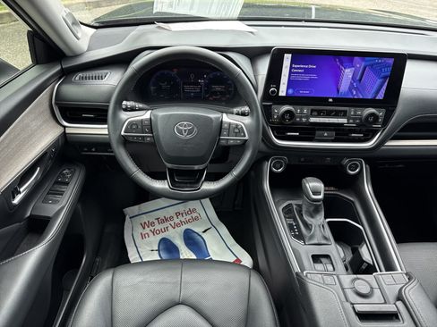 Used 2026 Toyota Grand Highlander FWD image 18