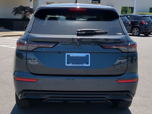 New 2026 Mitsubishi Outlander LE FWD image 4