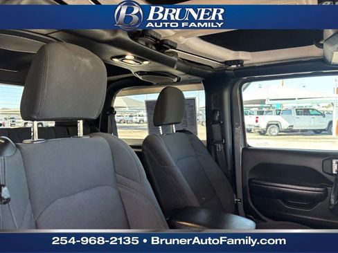 Used 2021 Jeep Wrangler Sport image 21