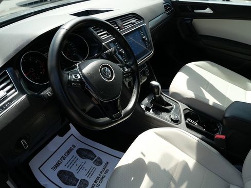 Used 2019 Volkswagen Tiguan SE w/ Panoramic Sunroof Package AWD/4WD image 12