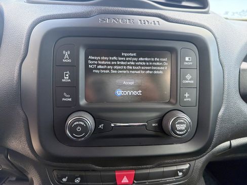Certified 2017 Jeep Renegade Latitude w/ Cold Weather Group AWD/4WD image 18
