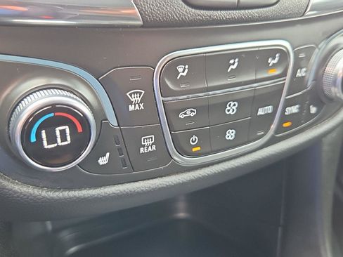 Used 2023 Chevrolet Equinox LT AWD/4WD image 15