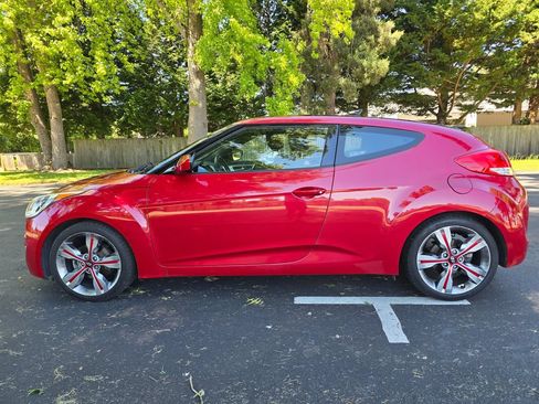 Used 2017 Hyundai Veloster Value Edition FWD image 3