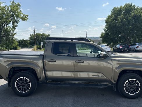 Used 2024 Toyota Tacoma TRD Sport w/ TRD Sport Premium Package AWD/4WD image 11