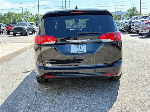 Used 2025 Chrysler Voyager LX FWD image 22