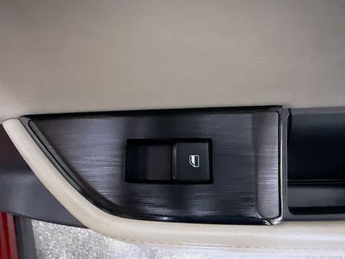 Used 2021 Nissan Rogue SV w/ Premium Package FWD image 31