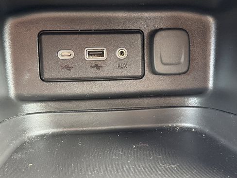 Used 2023 Chevrolet Equinox LT w/ Driver Convenience Package image 19