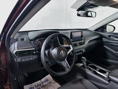 Used 2024 Nissan Altima 2.5 SV FWD image 9