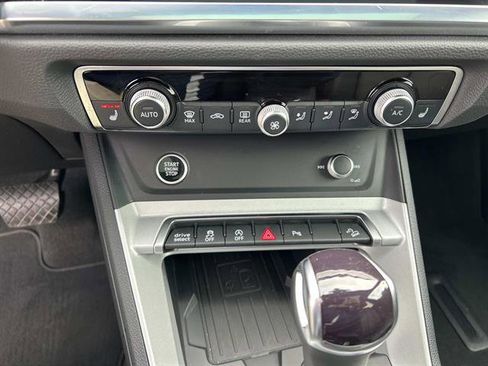 Used 2024 Audi Q3 2.0T Premium image 31