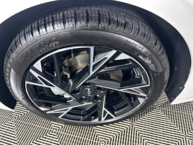 Used 2025 Kia K5 GT-Line w/ GT-Line Premium Package FWD image 33