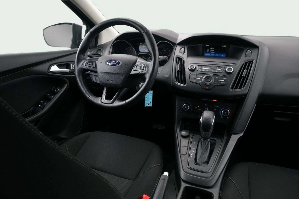 Used 2018 Ford Focus SE w/ Cold Weather Package FWD image 22