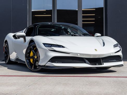 Used 2023 Ferrari SF90 Stradale image 2