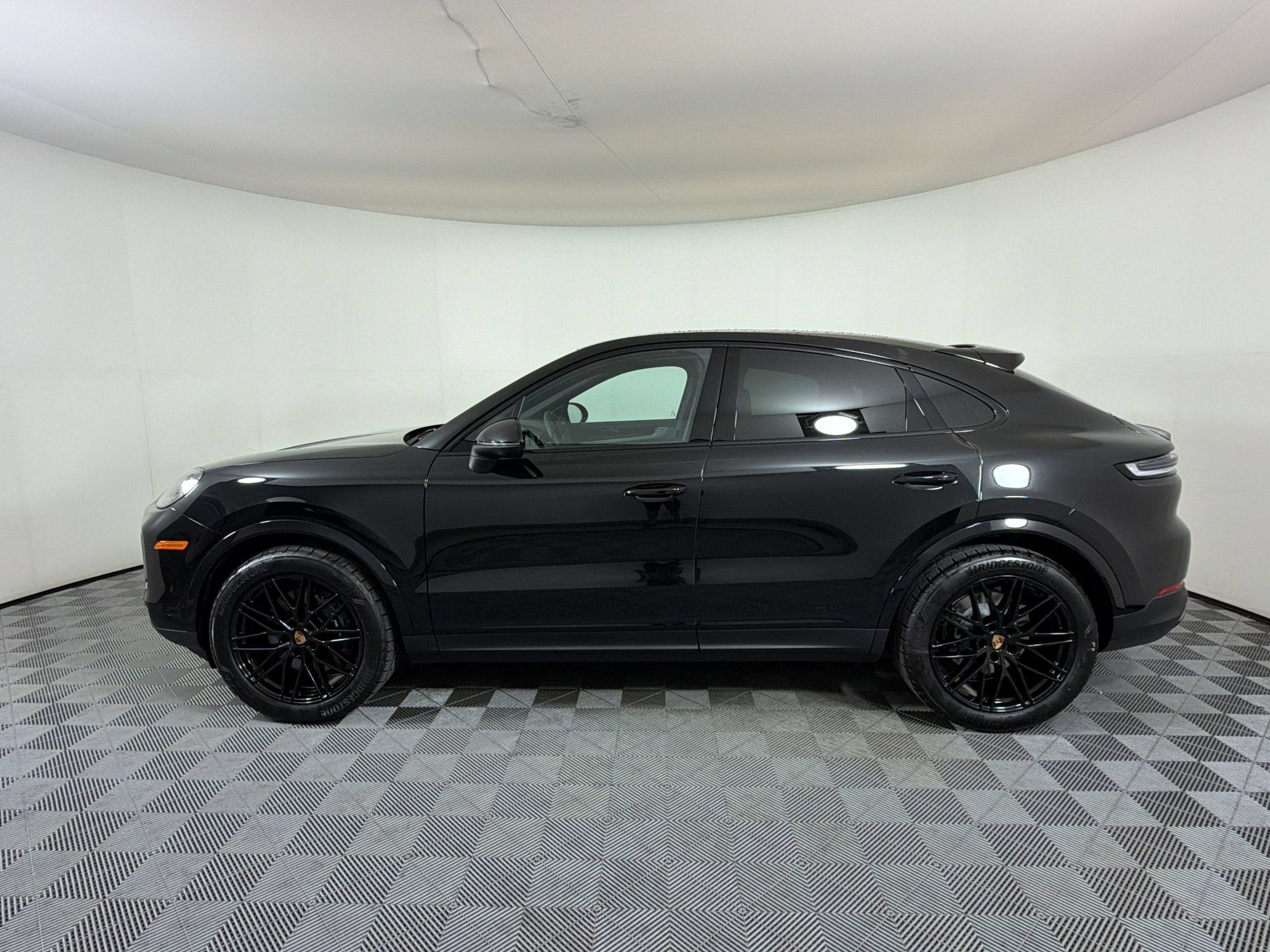 Used 2026 Porsche Cayenne Coupe AWD/4WD image 2
