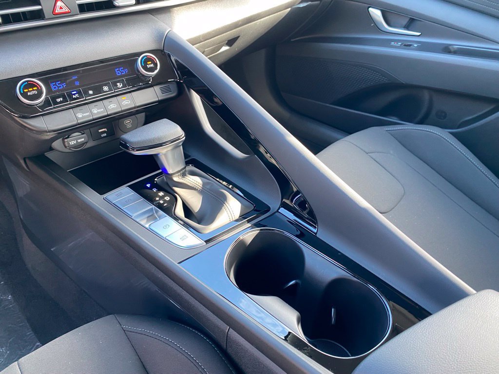 New 2026 Hyundai Elantra Hybrid FWD image 13