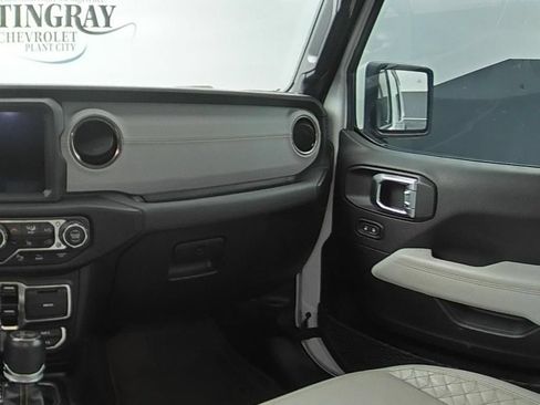 Used 2022 Jeep Wrangler Unlimited Sahara AWD/4WD image 15