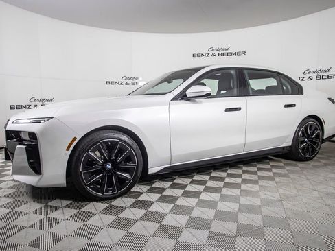 Used 2025 BMW 760i xDrive w/ Executive Package AWD/4WD image 7