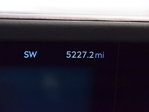 Used 2024 Lincoln Nautilus Reserve image 24