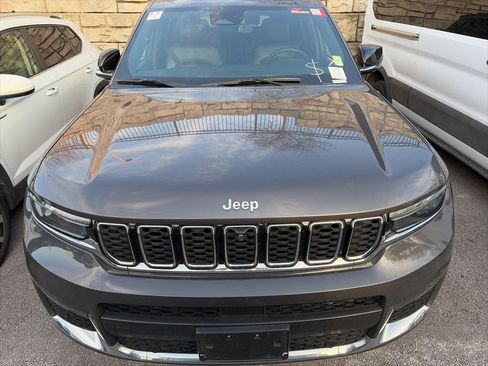 Used 2024 Jeep Grand Cherokee L Limited w/ Luxury Tech Group II image 2