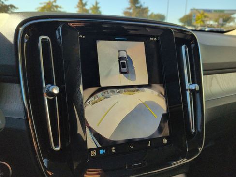 New 2025 Volvo XC40 B5 Plus w/ Protection Package Premier image 19