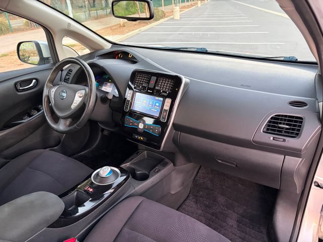 Used 2015 Nissan Leaf SV w/ Premium Package FWD image 23
