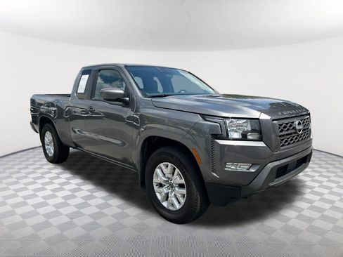 Used 2024 Nissan Frontier SV w/ SV Convenience Package RWD image 3