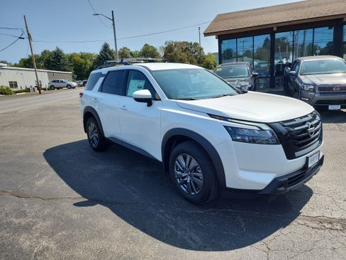 New 2025 Nissan Pathfinder SV w/ Black Appearance Package image 1