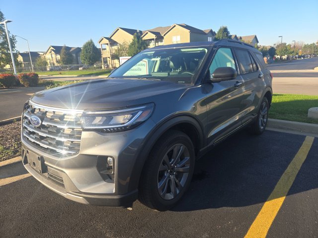 Used 2026 Ford Explorer Active w/ Active Comfort Package AWD/4WD image 3
