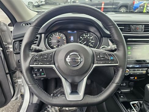 Used 2018 Nissan Rogue SL w/ Premium Package image 12