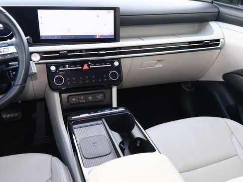 Certified 2025 Hyundai Tucson Limited image 11