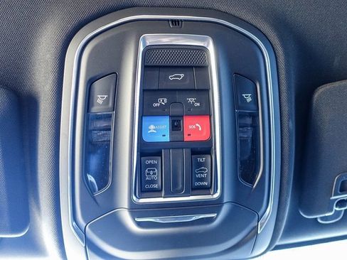 New 2025 Jeep Grand Cherokee Altitude image 18