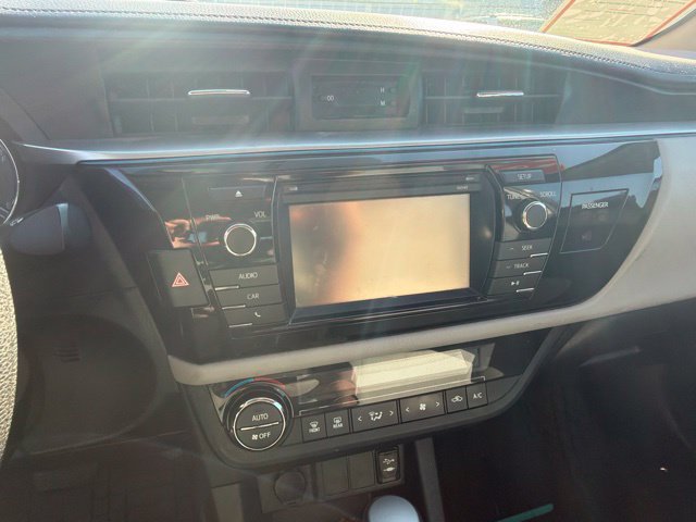 Used 2015 Toyota Corolla LE FWD image 6