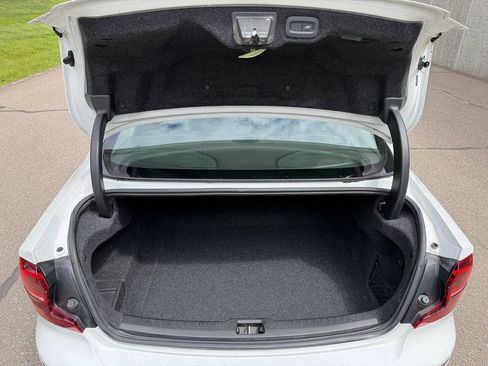 Used 2020 Volvo S60 T5 Momentum FWD image 5